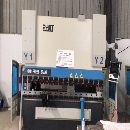 打包出售21年5月两台准新未用中亚折弯机160吨100吨带票